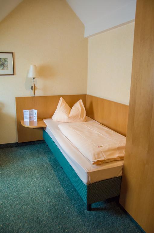 Domizil Alte Post Hotel Puttlingen Exterior photo