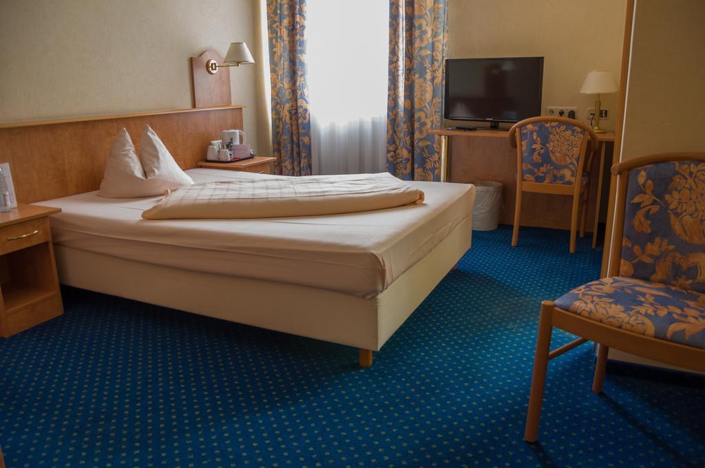Domizil Alte Post Hotel Puttlingen Exterior photo