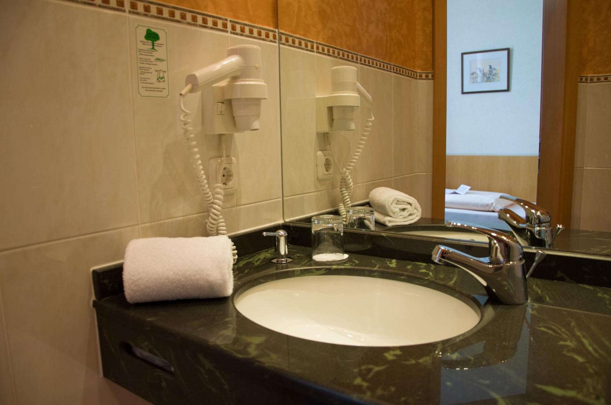 Domizil Alte Post Hotel Puttlingen Room photo