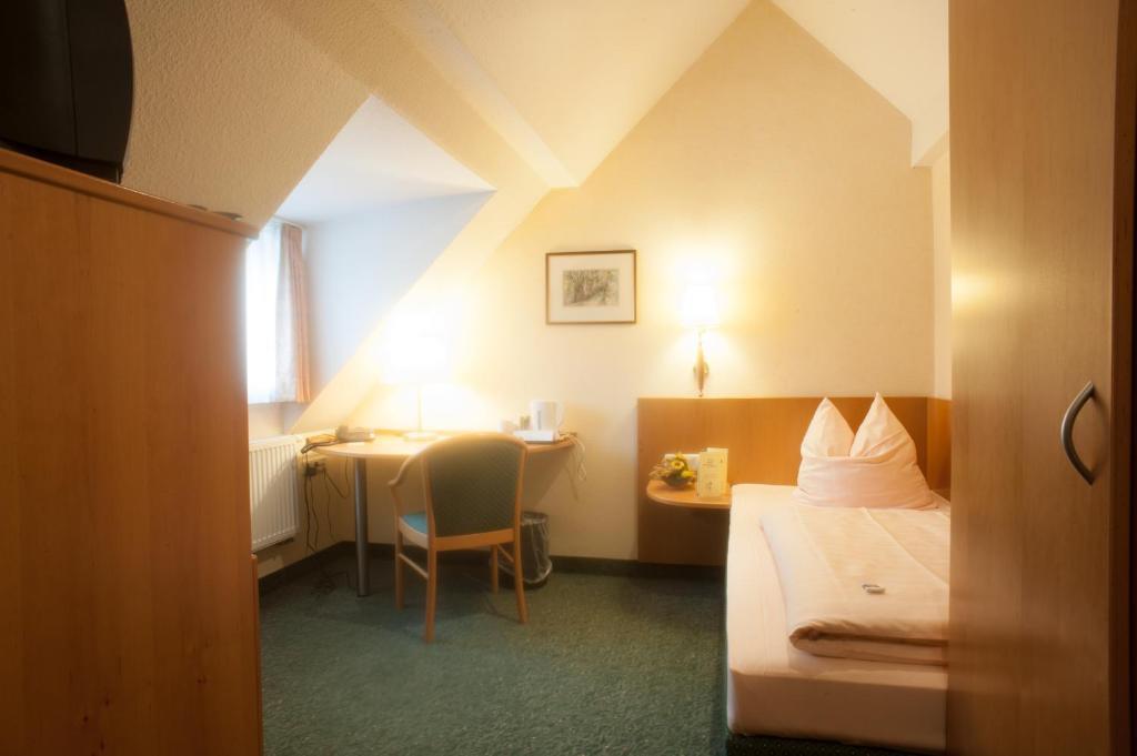 Domizil Alte Post Hotel Puttlingen Exterior photo