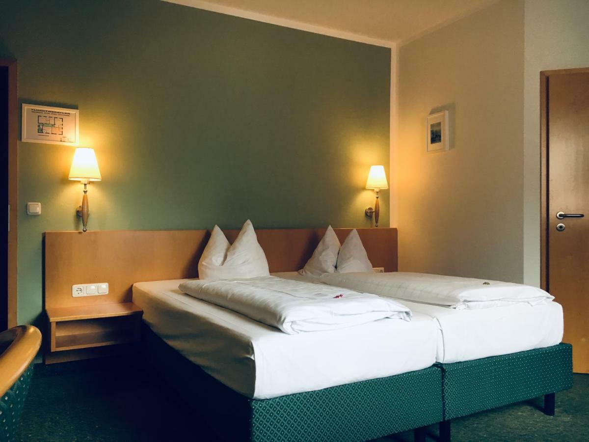 Domizil Alte Post Hotel Puttlingen Exterior photo